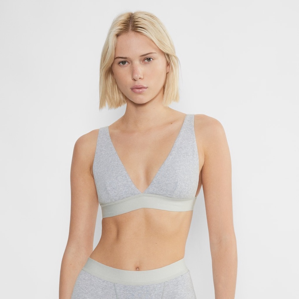Aritzia TNA Homestretch Plunge Bra Top in Heather Crome